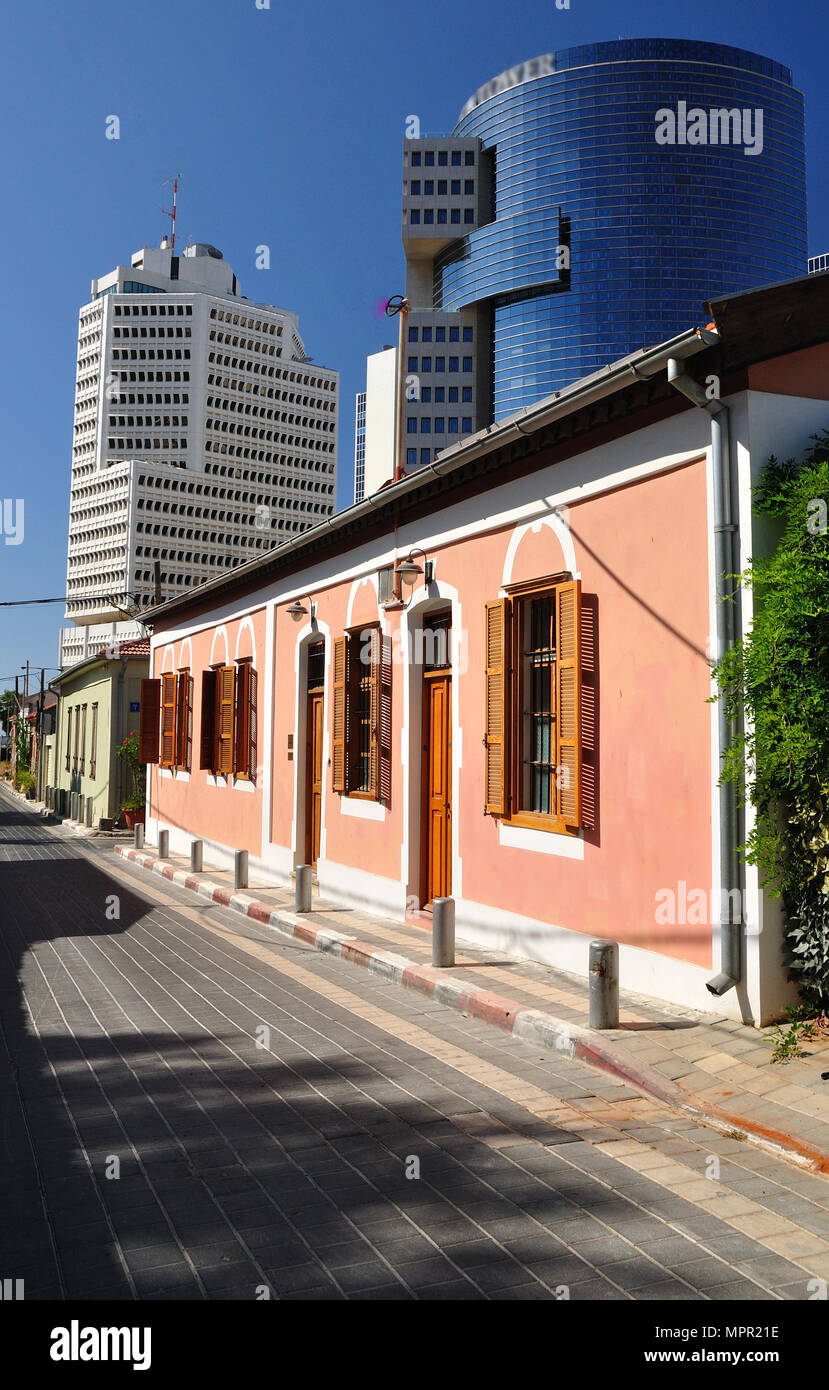 Contrasto urbano di Neve Tzedek trimestre a Tel Aviv. Israele. Foto Stock
