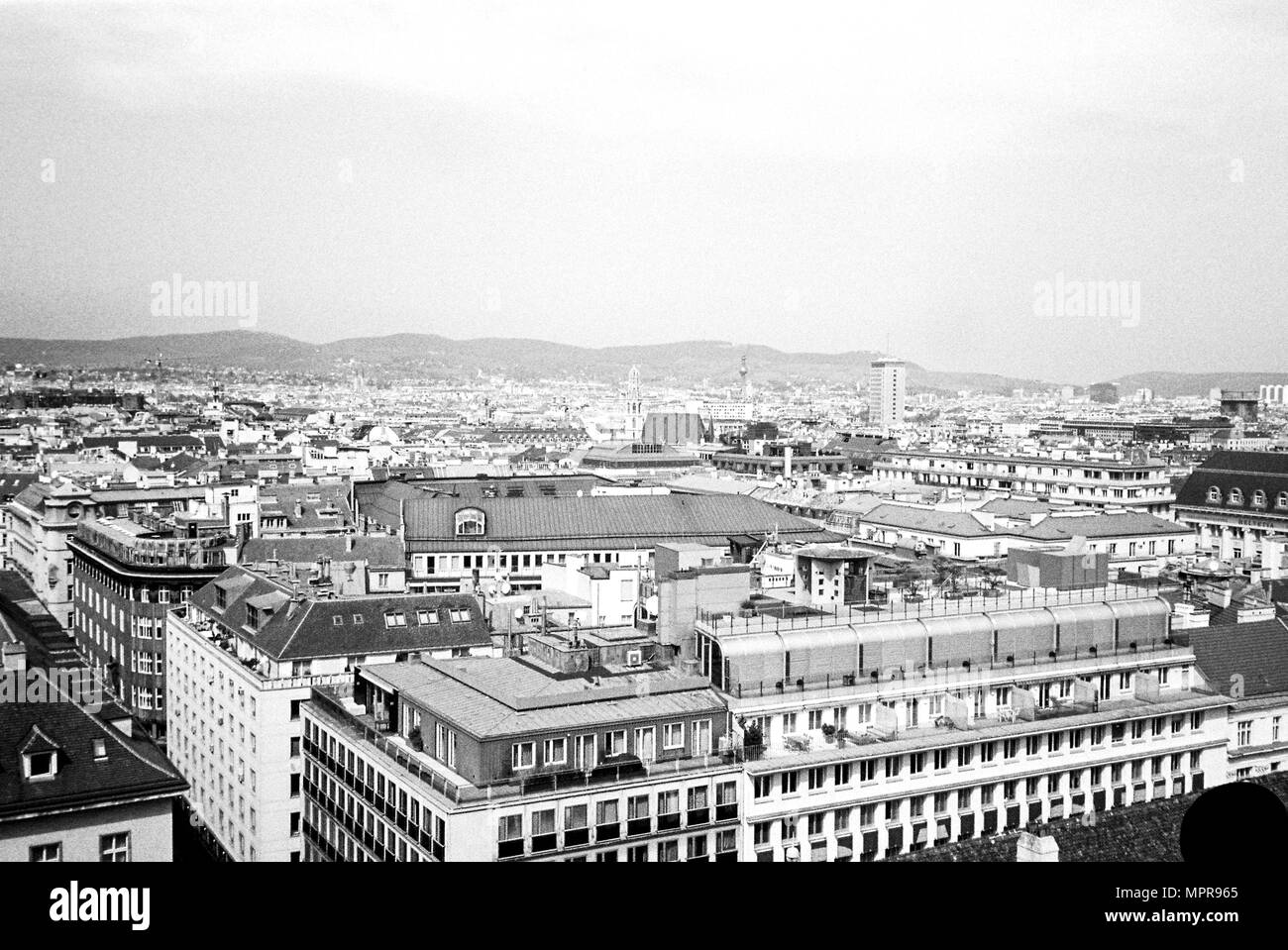 Vista dal nord del campanile della piattaforma di visualizzazione presso la cattedrale di Santo Stefano a Vienna, in Austria, l'Europa. Foto Stock