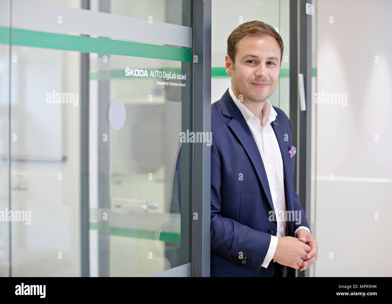 Skoda auto DigiLab Israele capo di tech scouting e Sviluppo di Business Vit Lichtenstein pone durante una conferenza stampa su Skoda auto attività in Israele a Tel Aviv, Israele, il 23 maggio 2018. (CTK foto/Rene Fluger) Foto Stock