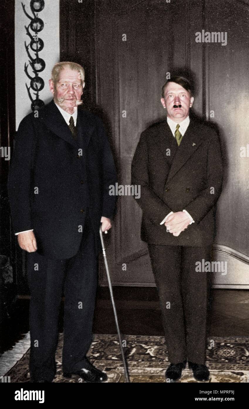 Il Presidente tedesco Paul von Hindenburg e il cancelliere Adolf Hitler, C1933-c1934. Artista: sconosciuto. Foto Stock