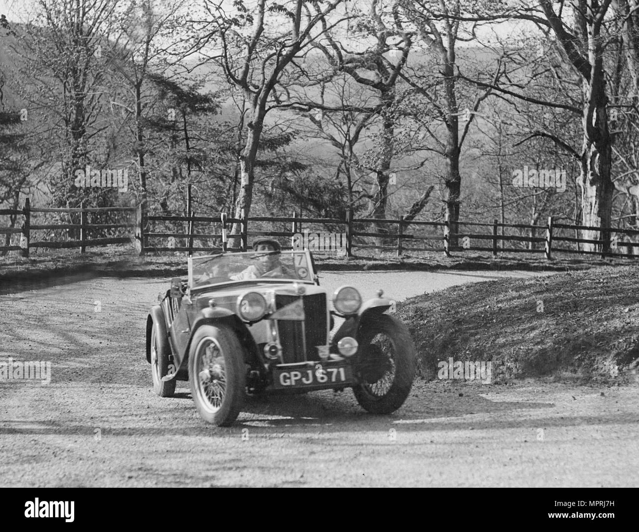 MG TA del FW Ellis competere nel Rally RAC, 1939. Artista: Bill Brunell. Foto Stock