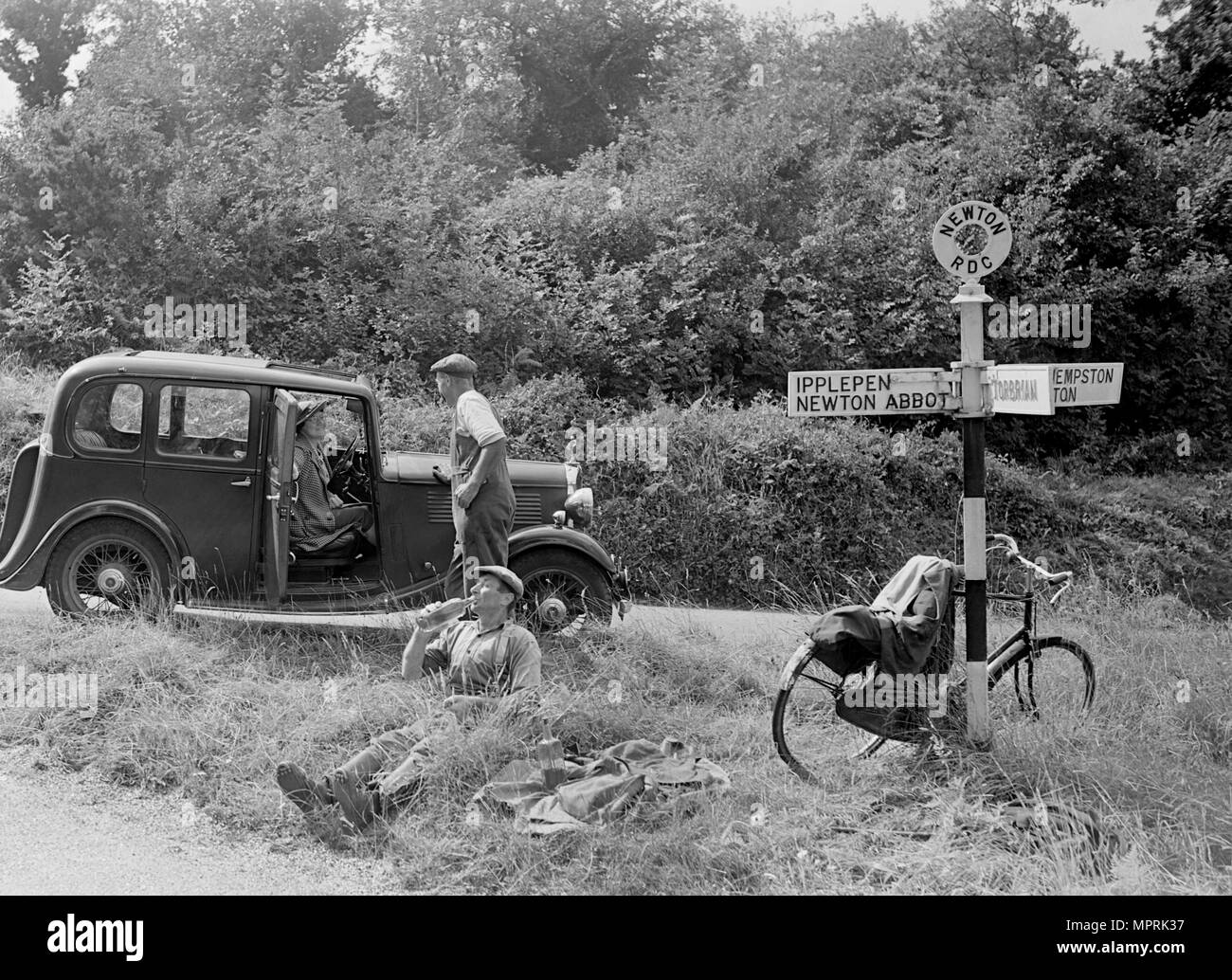 Dodici Standard berlina 4 porte, Ipplepen, Devon, 1930s. Artista: Bill Brunell. Foto Stock