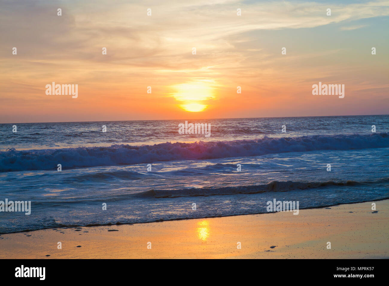 Tramonto sopra il mare Foto Stock