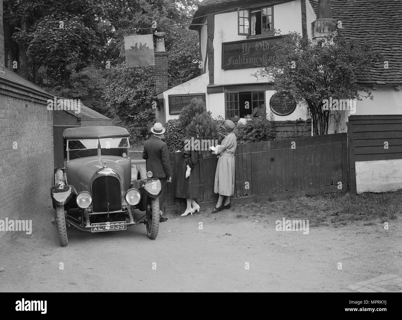 Bentley 4 posti tourer, St Albans, Hertfordshire, c1920s. Artista: Bill Brunell. Foto Stock