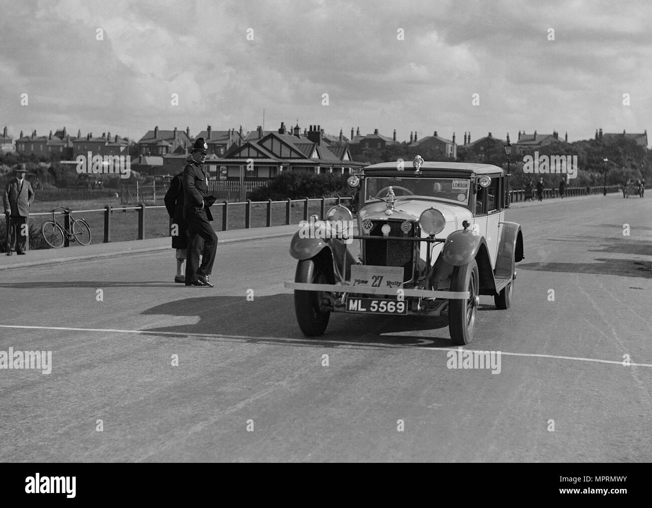 Scrutinio di Paddy Naismith a Southport Rally 1928. Artista: Bill Brunell. Foto Stock