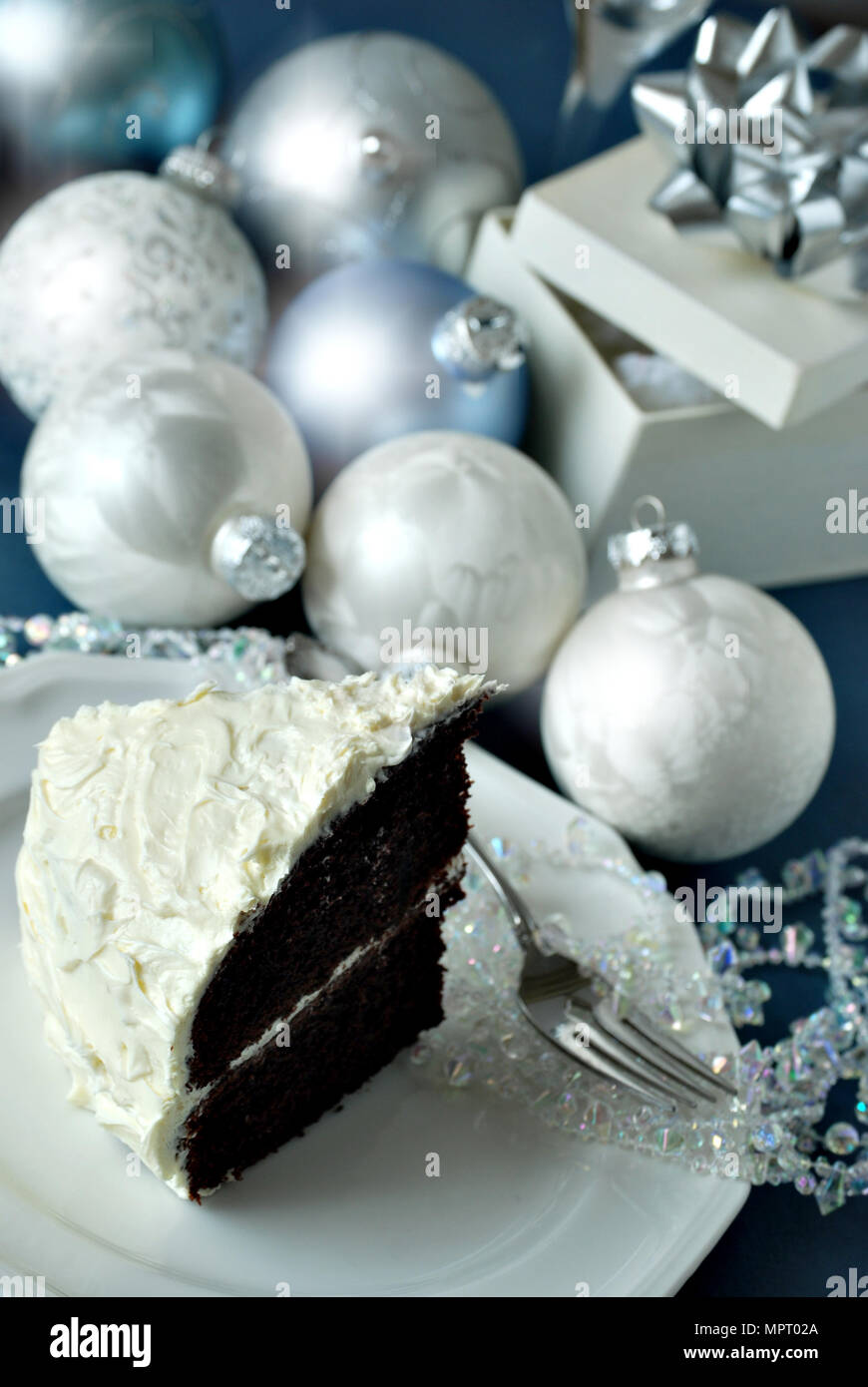 Addobbi natale e torta al cioccolato Foto Stock