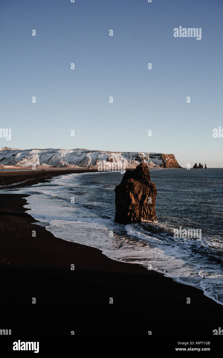 Reinsfjara Beach, Islanda Foto Stock