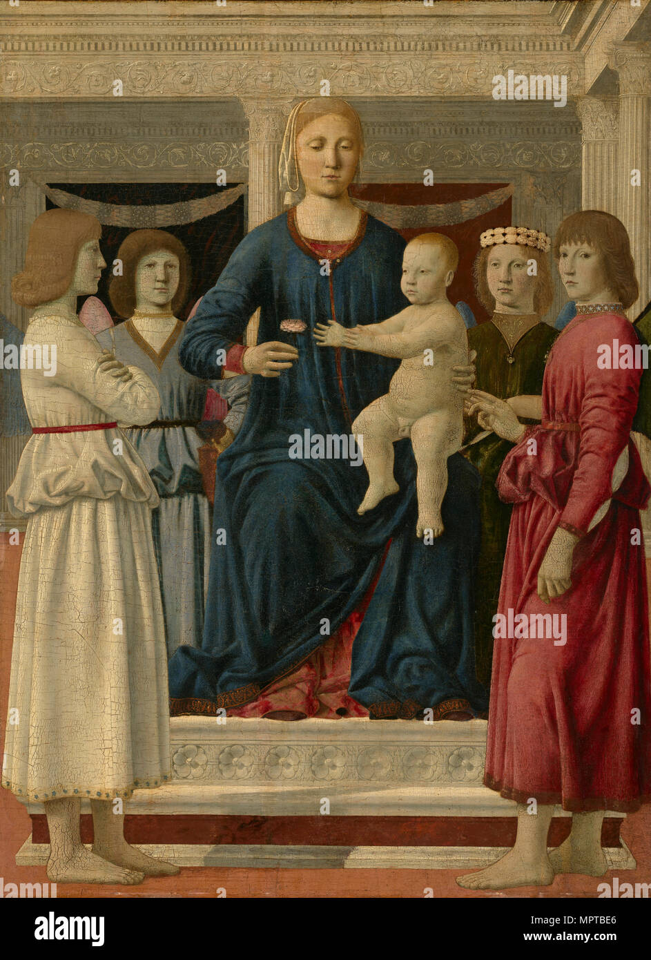 Madonna col Bambino in trono con quattro angeli. Foto Stock