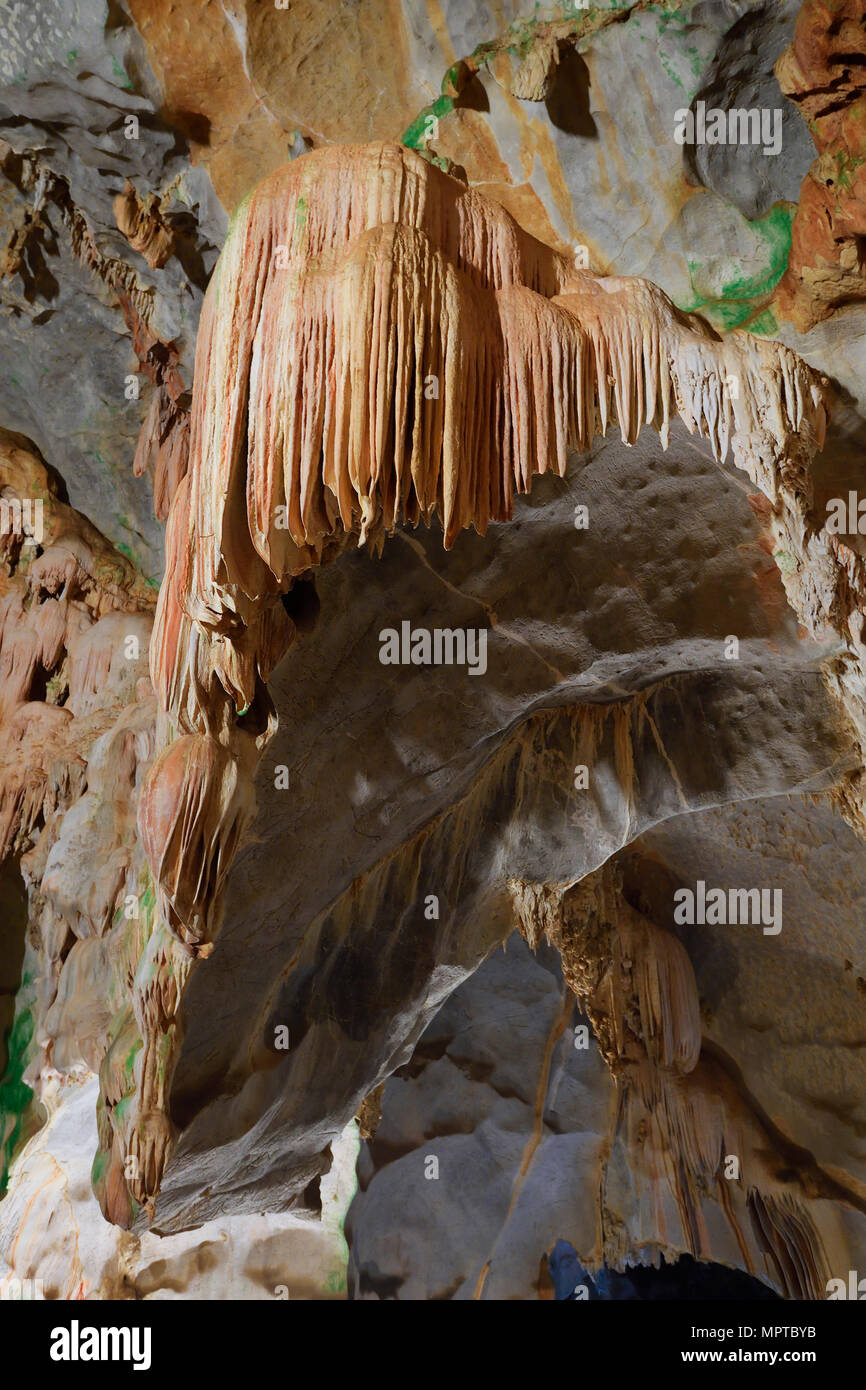 Grotta Grotta Stalattitica, Grotta tempio Wat Tham Suwan Khuha, Phang Nga, Thailandia Foto Stock