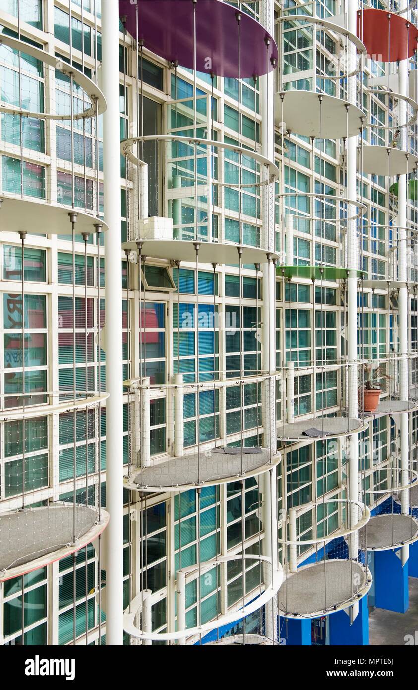 La crema Custard Factory, Digbeth, Birmingham, 2009. Artista: James O Davies. Foto Stock