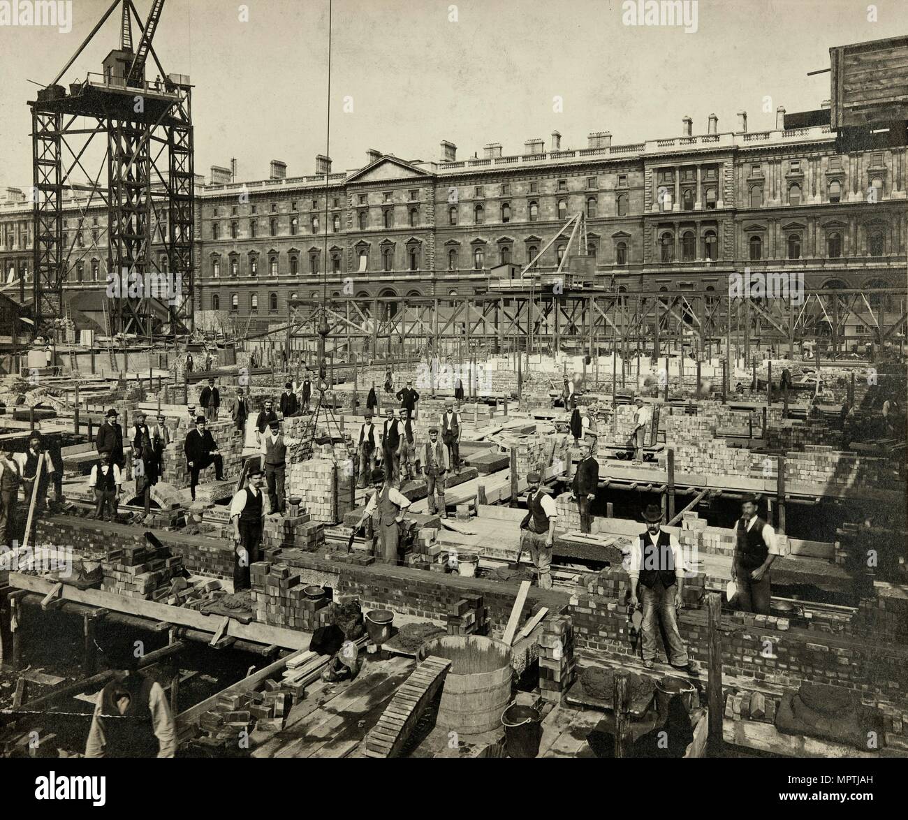 Costruzione di nuovi uffici governativi, Great George Street, Westminster, London, 1902 Artista: SB Bolas & Co. Foto Stock