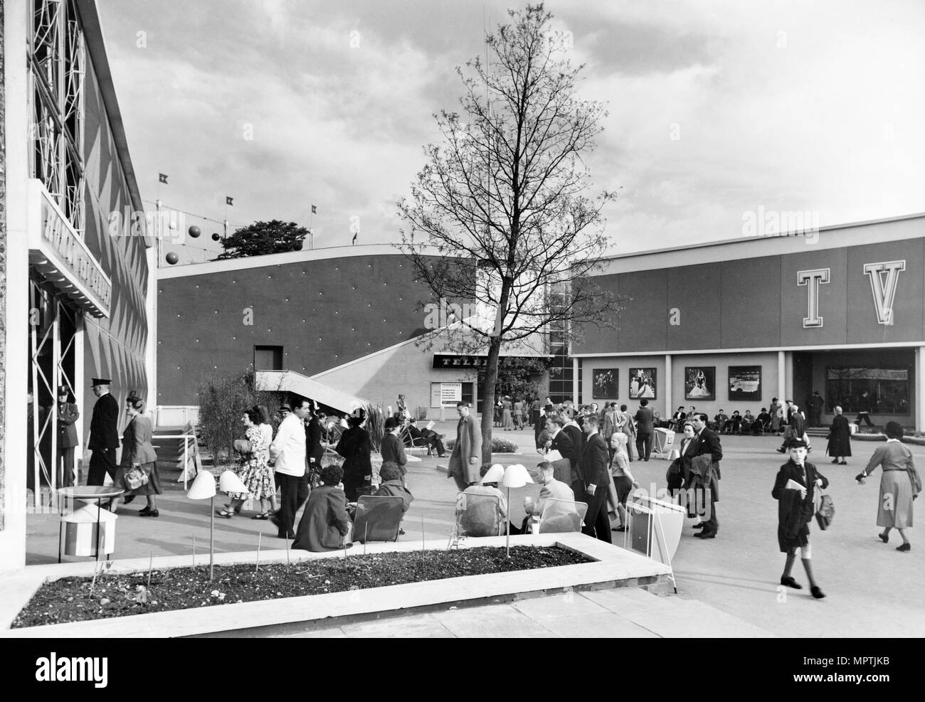 Le case e i giardini Pavilion, Festival of Britain Site, South Bank, Lambeth, Londra, 1951. Artista: sconosciuto. Foto Stock