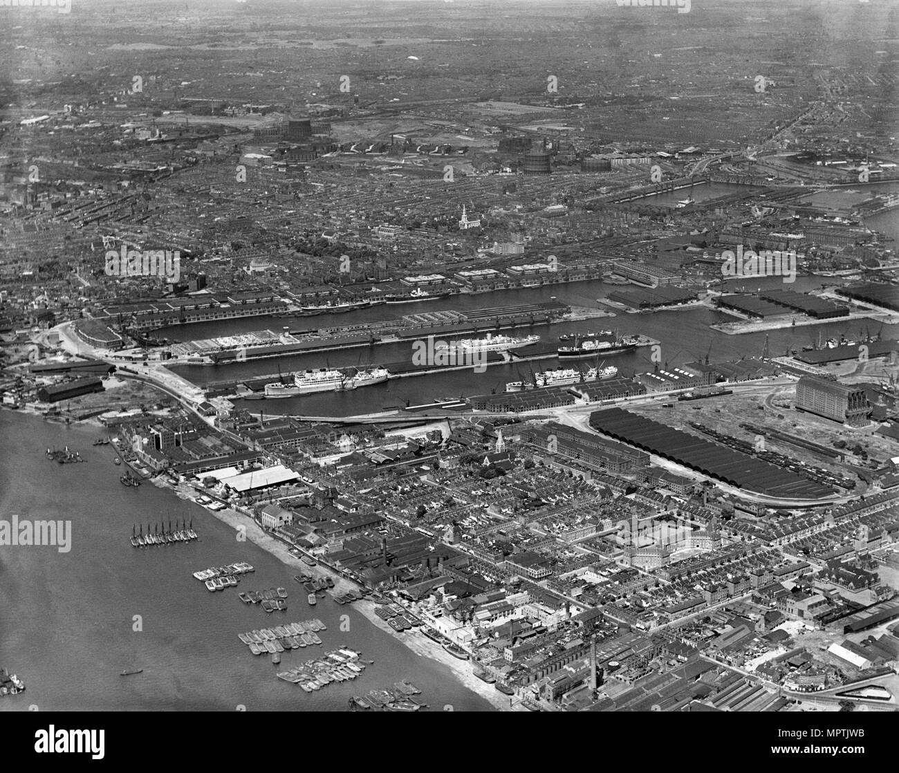 East India Docks, Londra, 1937. Artista: Aeropictorial Ltd. Foto Stock