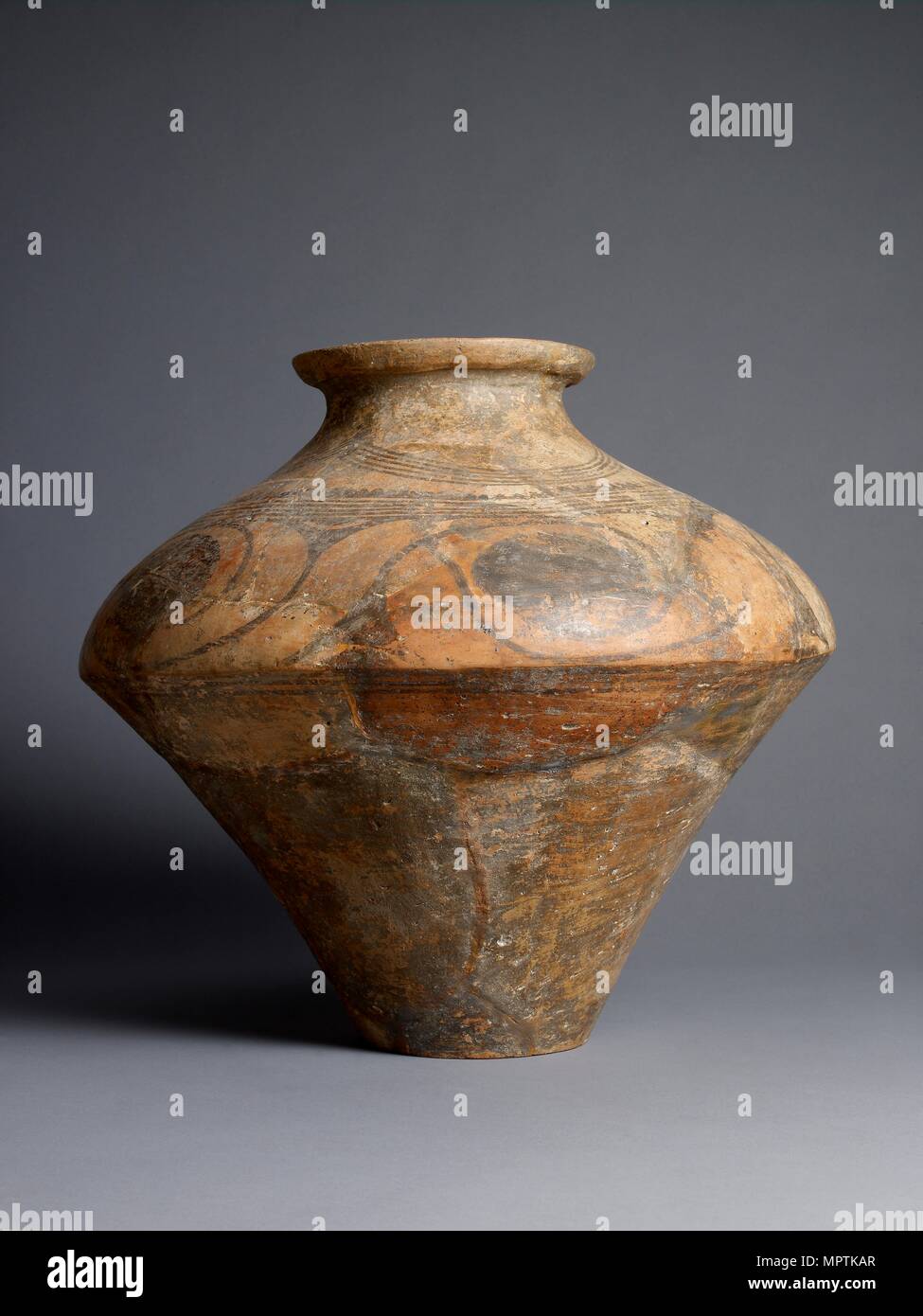 Vaso neolitico Cucuteni-Tripolye Periodo (c4900 BC - c3200 BC). Artista: sconosciuto. Foto Stock