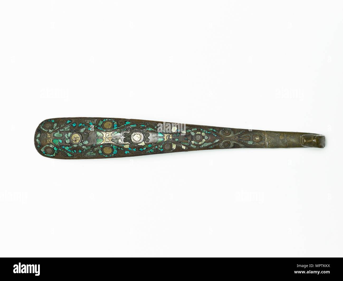 Gancio a cintura con disegno geometrico, 4a-3a secolo A.C. Artista: sconosciuto. Foto Stock