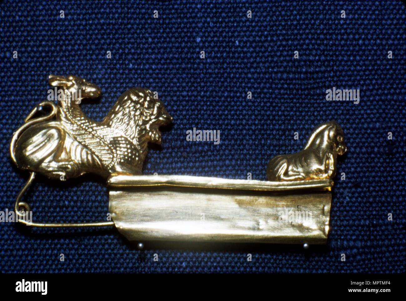 Oro etrusco fibula di Chimera, VI secolo A.C. Artista: sconosciuto. Foto Stock