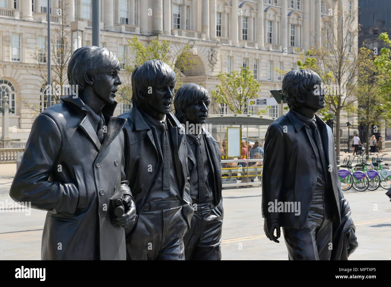 Il tributo dei Beatles statua dello scultore Andy Edwards sul lungomare, Liverpool, Merseyside England, Regno Unito Foto Stock