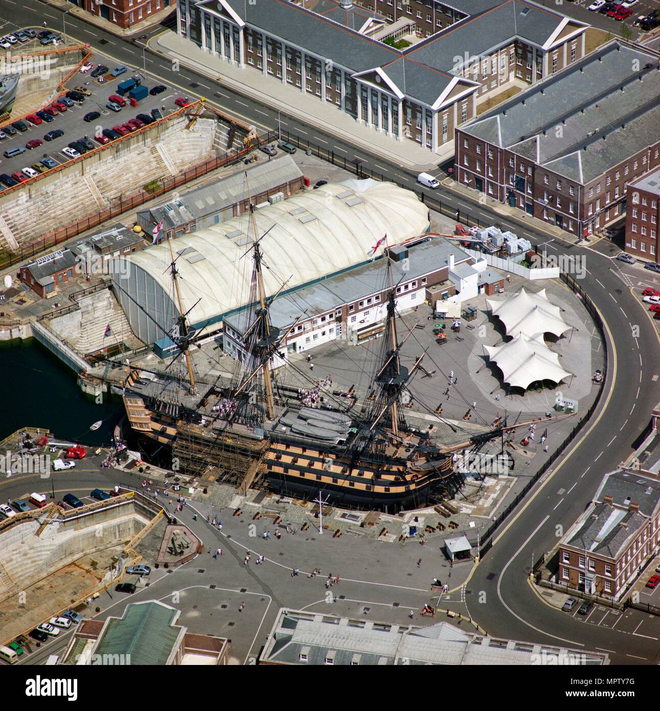 HMS "Vittoria", Portsmouth Historic Dockyard, 1995. Artista: Aerofilms. Foto Stock