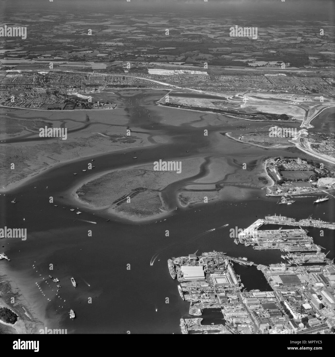 Il porto di Portsmouth, Hampshire, 1974. Artista: Aerofilms. Foto Stock