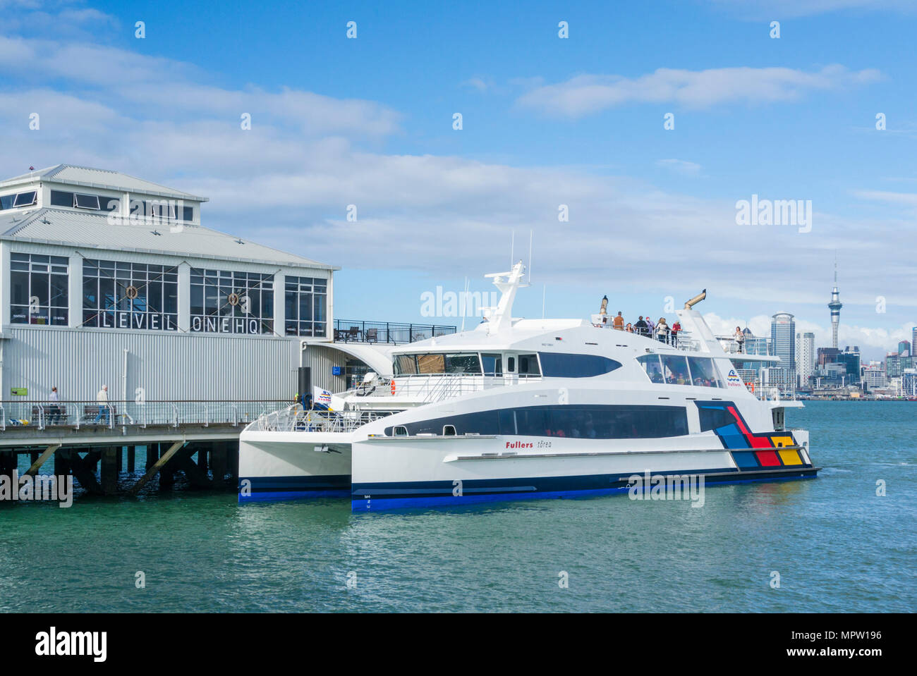 Nuova Zelanda Auckland Nuova Zelanda Isola del nord auckland traghetto in partenza da Devonport ferry terminal in tutta dal CBD della città di Auckland nz Foto Stock