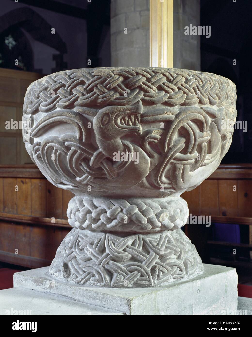 Norman font, Chiesa di San Cassiano, Chaddesley Corbett, Worcestershire, c2006. Artista: James O Davies. Foto Stock