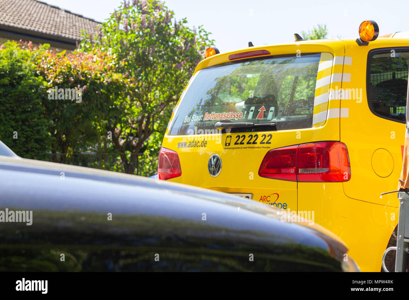 HANNOVER / Germania - 21 Maggio 2018: Servizio assistenza guasti auto da ADAC, automobile club tedesco unità su una strada Foto Stock