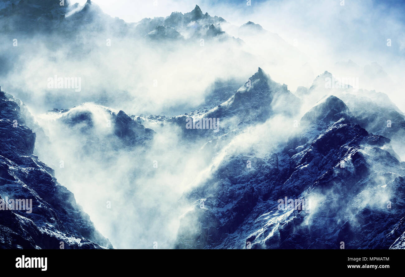 Vista panoramica delle montagne, Regione di Kangchendzonga, Himalaya, Nepal. Foto Stock