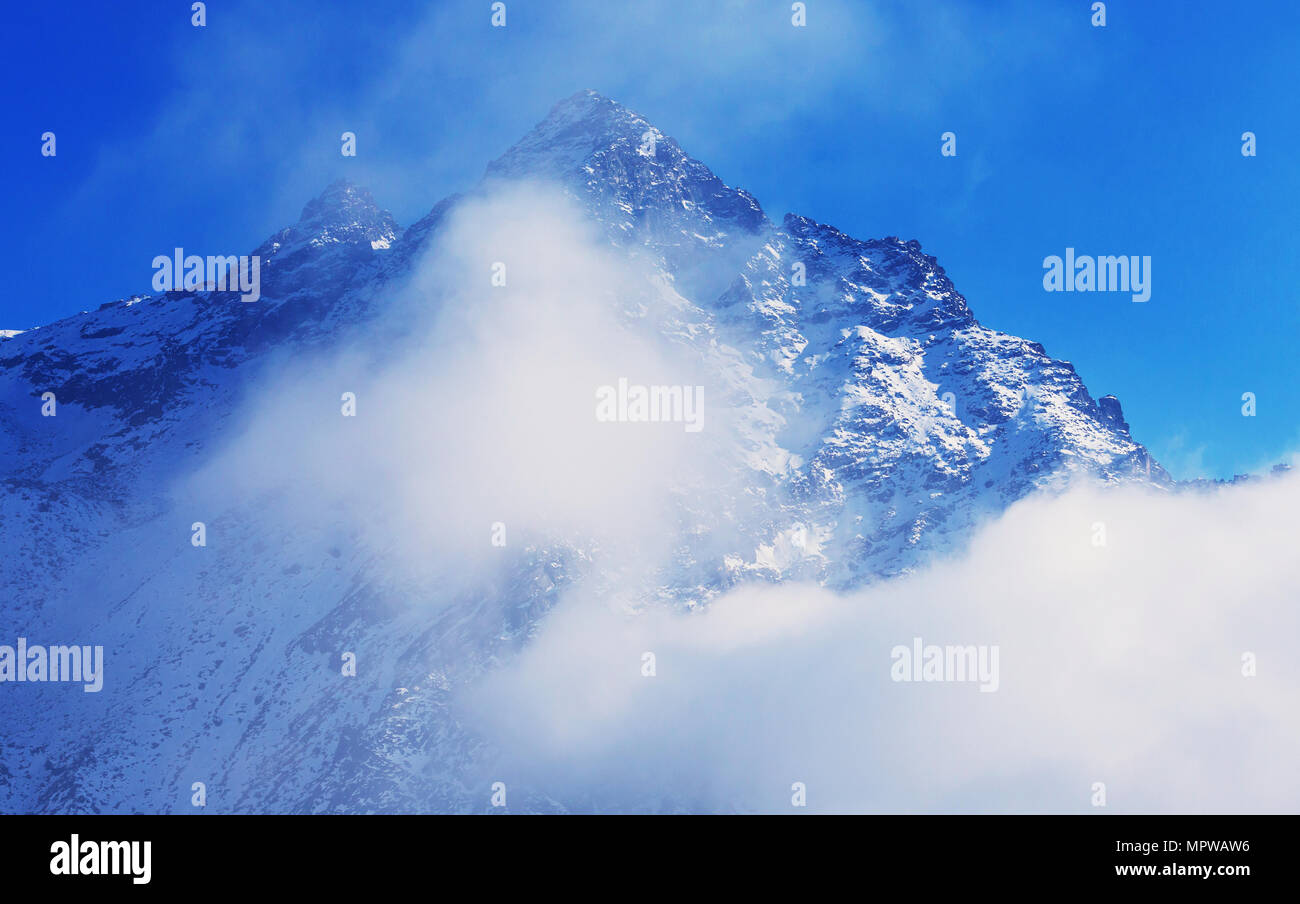 Vista panoramica delle montagne, Regione di Kangchendzonga, Himalaya, Nepal. Foto Stock