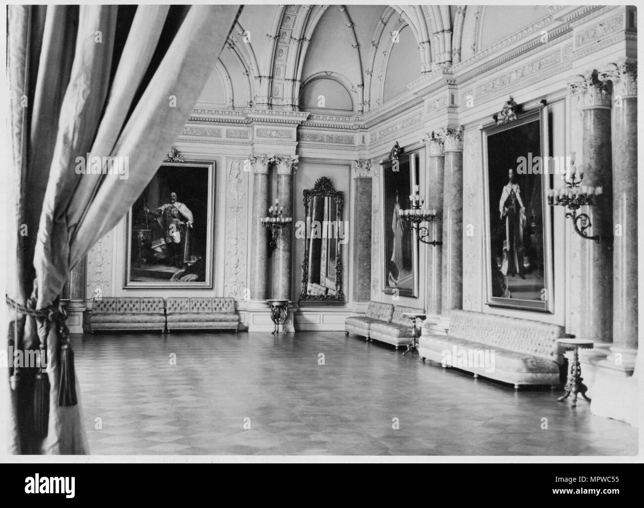 La sala da ballo, Ambasciata britannica, 70 Wilhelmstrasse, Berlino, Germania, 1939. Artista: sconosciuto. Foto Stock