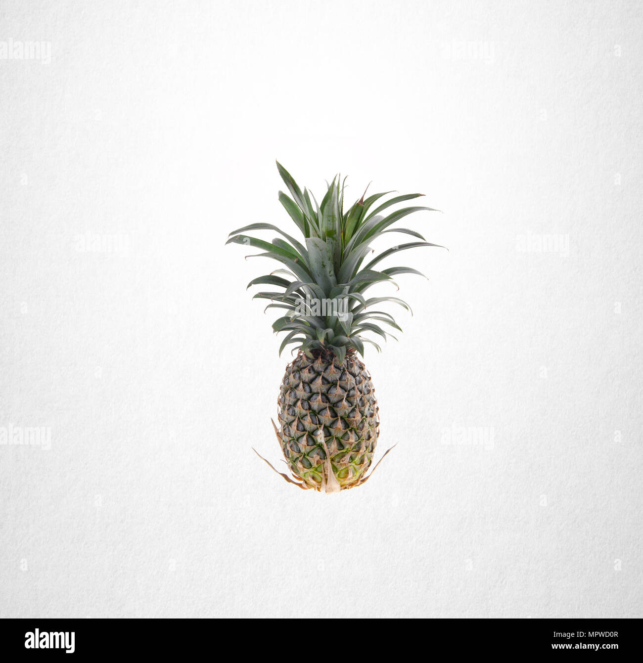 Ananas o ananas frutta tropicali su uno sfondo Foto Stock