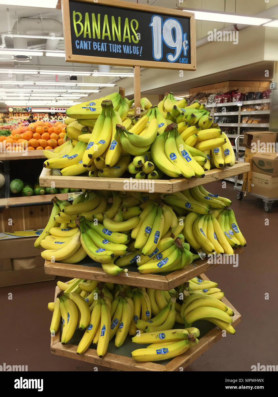 Le banane in vendita al Trader Joe's Fruttivendolo, NYC, STATI UNITI D'AMERICA Foto Stock