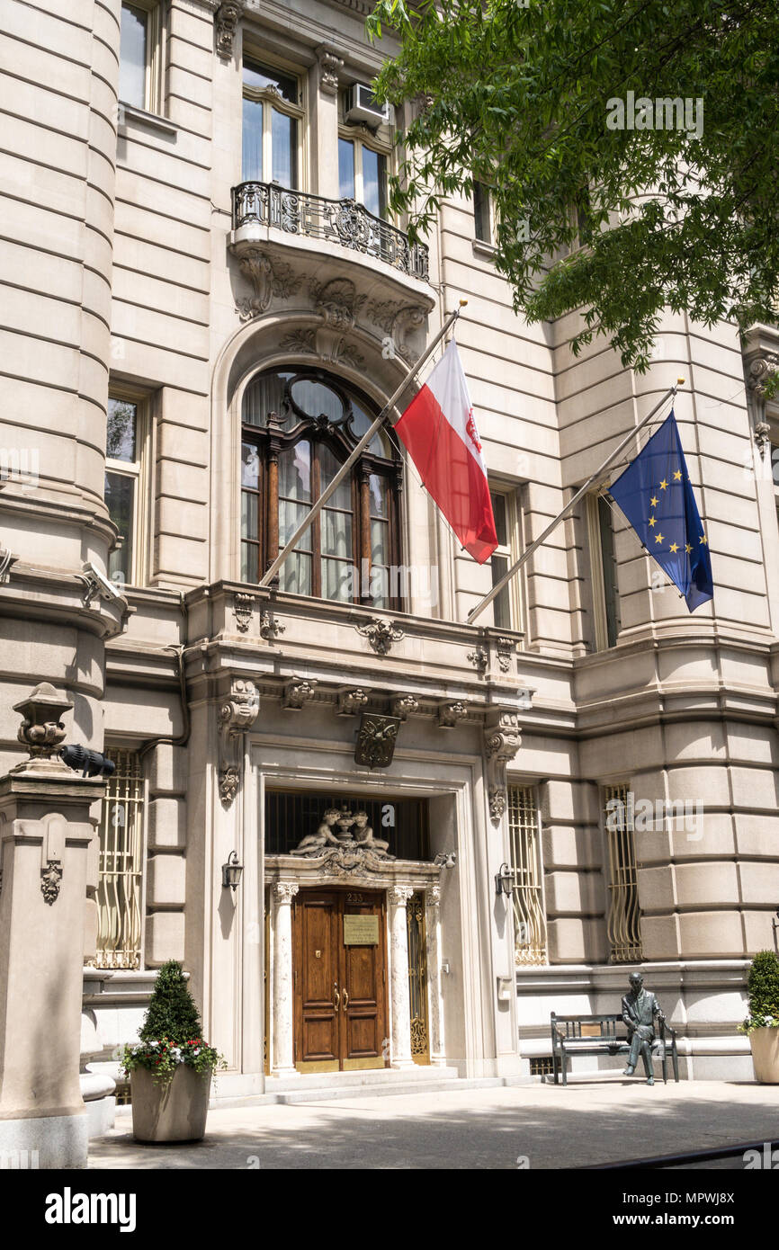Il Consolato Generale della Repubblica di Polonia a New York City è una missione consolare della Repubblica di Polonia negli Stati Uniti. Foto Stock Il Consolato Generale della Repubblica di Polonia a New York City è una missione consolare della Repubblica di Polonia negli Stati Uniti. Foto Stock