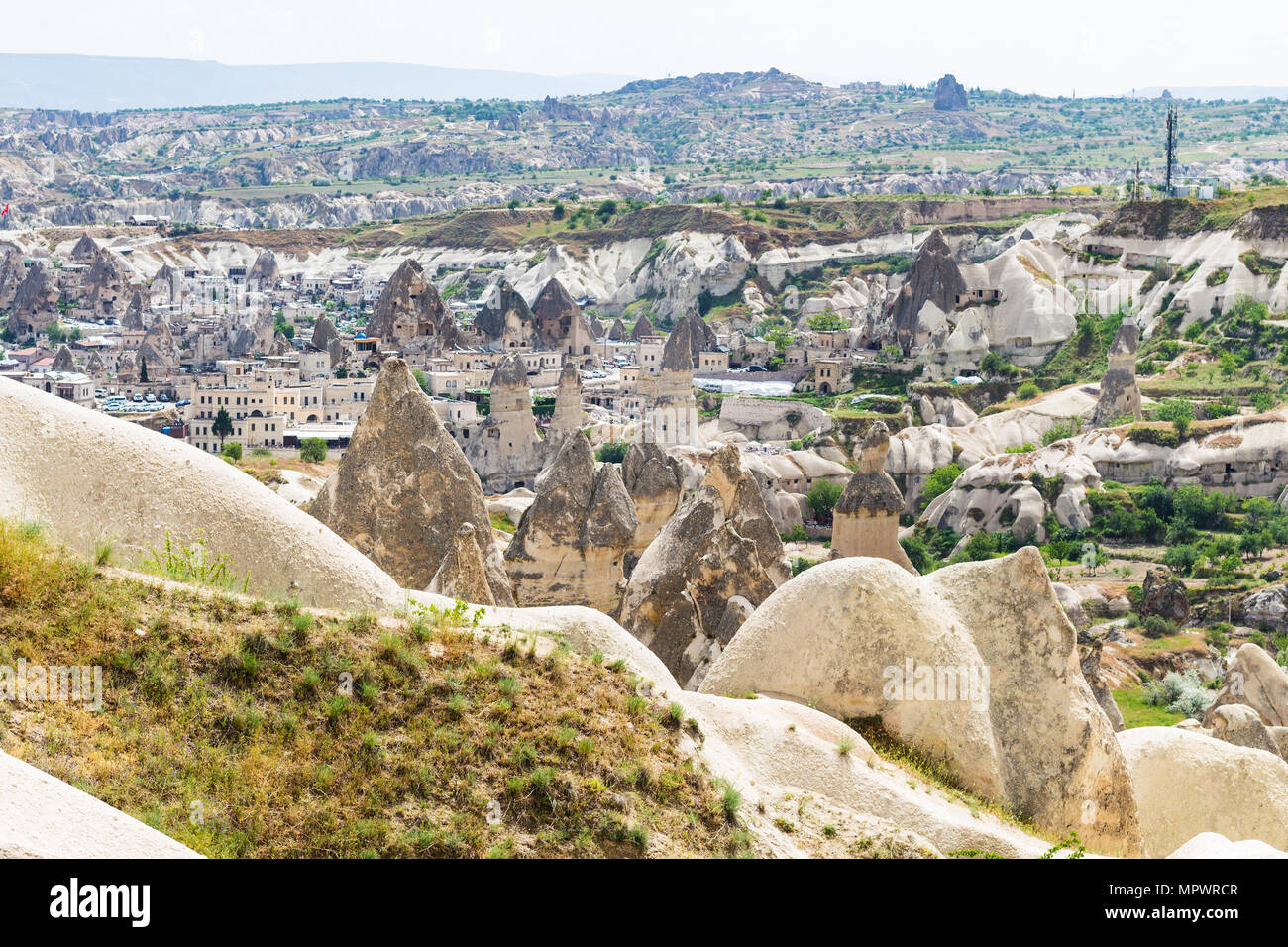 Un viaggio in Turchia - Vista della città di Goreme in Cappadocia in primavera Foto Stock