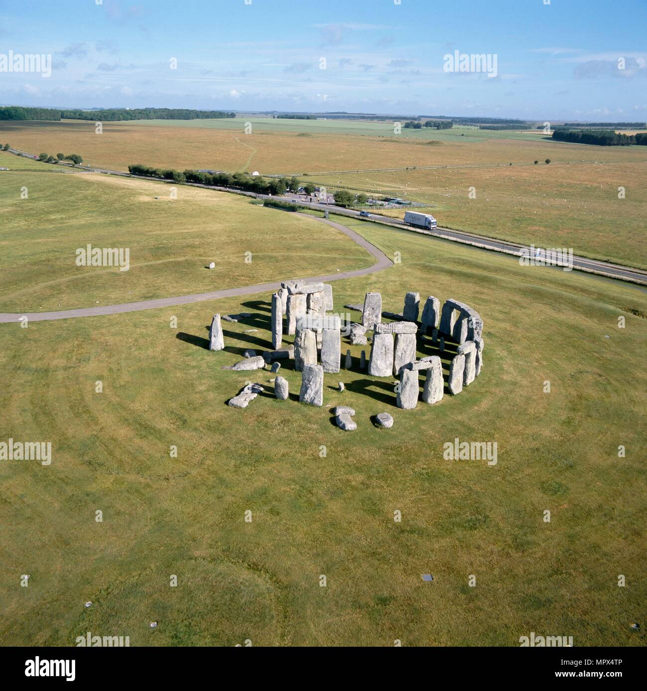 Stonehenge, Wiltshire; dall'aria. Artista: sconosciuto. Foto Stock