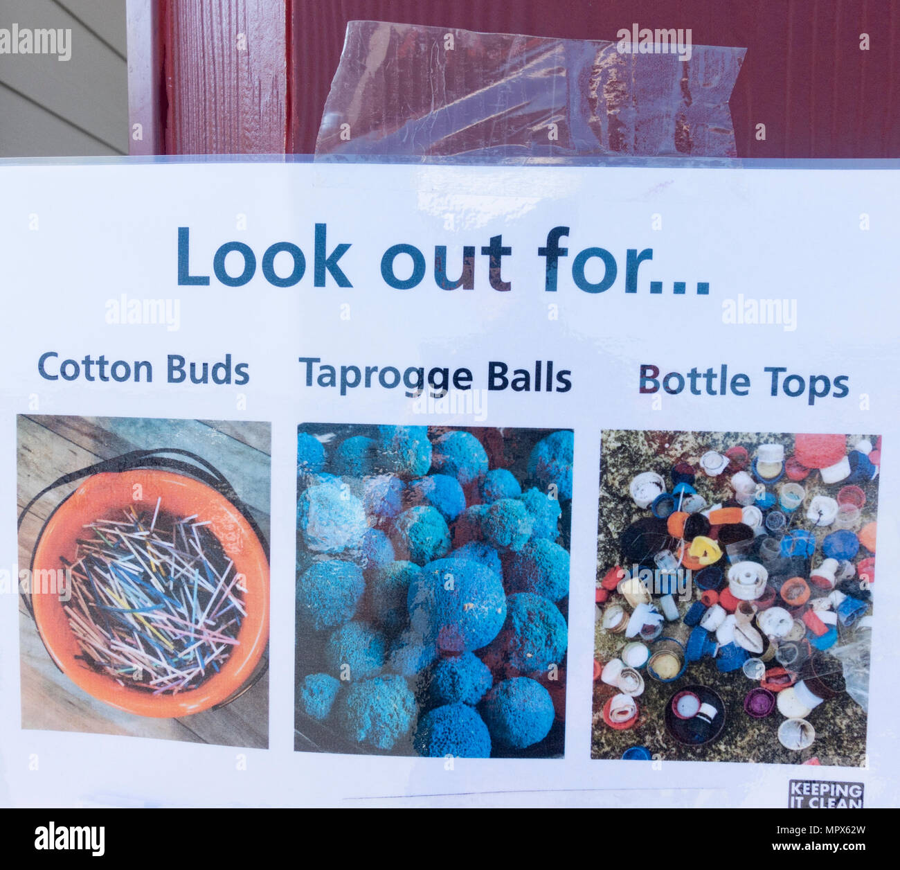 Sfere Taprogge (utilizzato per pulire la stazione di alimentazione tubazioni di raffreddamento) trovato su Saltburn sulla spiaggia di North Yorkshire costa. In Inghilterra. Regno Unito Foto Stock