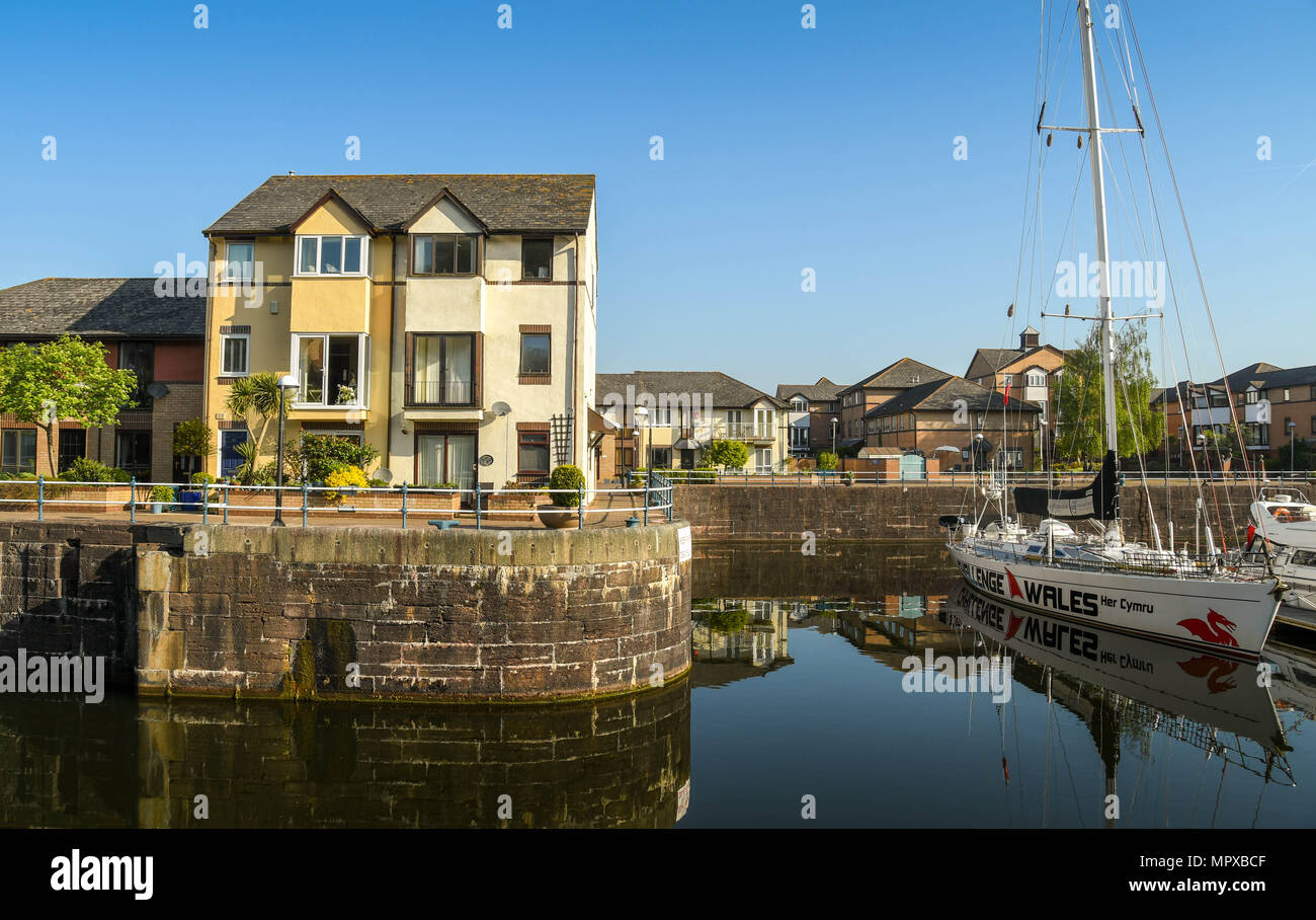 Case moderne sul lungomare a Penarth Marina vicino a Cardiff Foto Stock
