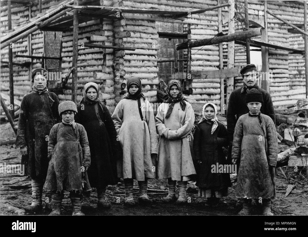 I contadini a la costruzione dell'impianto metallurgico nei pressi di Kaluga, 1902. Foto Stock
