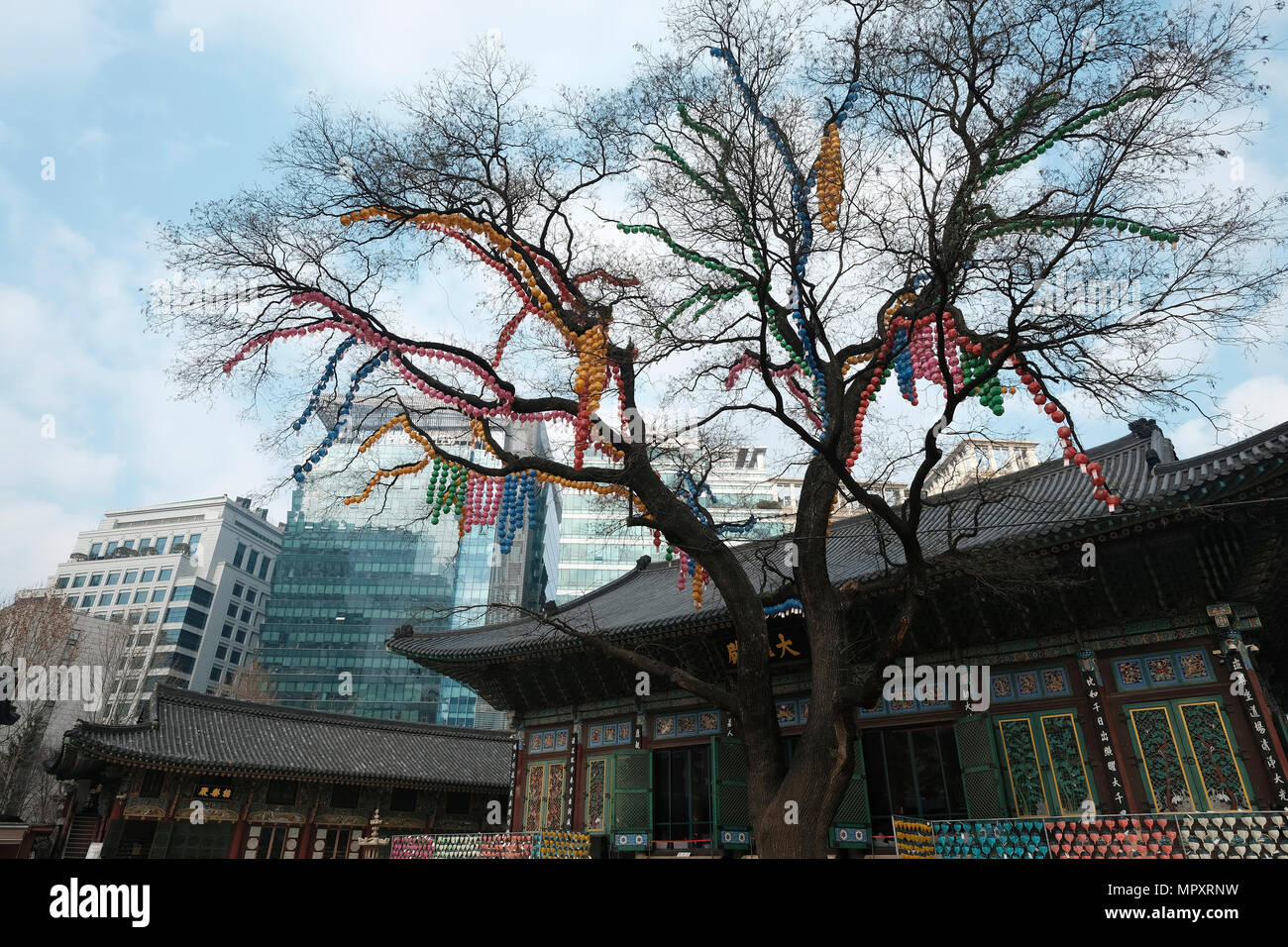 Il cortile di Bongeunsa tempio Buddista situato in Samseong-dong, Gangnam-gu, in Seoul, Corea del Sud Foto Stock