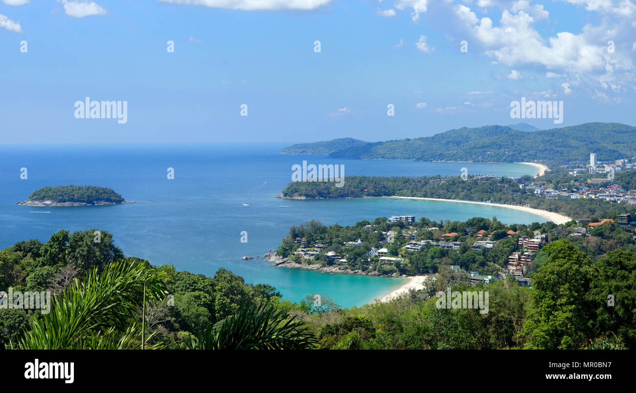 Vista panoramica Kathani e Kata spiagge dal punto di vista di Karon Phuket Thailandia Foto Stock