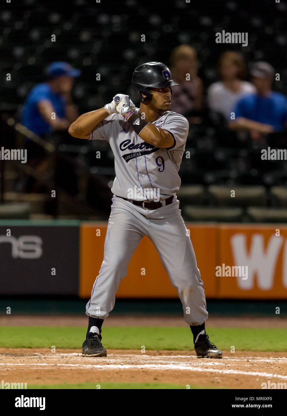 23 maggio 2018: Central Arkansas infielder Josh Somdecerff (9) durante il 2018 Southland Conference Championships. Il gioco 4 Houston Baptist University vs Arkansas centrale al campo di costellazione di Sugar Land, Texas. Houston Battista ha vinto in sette inning 14 - 4 Foto Stock