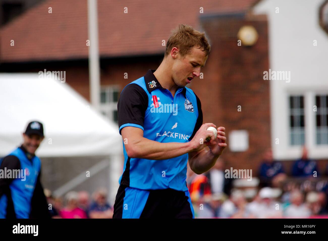 London, England, 25 maggio 2018. Charlie Morris del Worcestershire iniziando la sua esecuzione fino a tazza contro Durham in Royal London un giorno corrispondono a terrazza Roseworth.Credit: Colin Edwards/Alamy Live News. Foto Stock