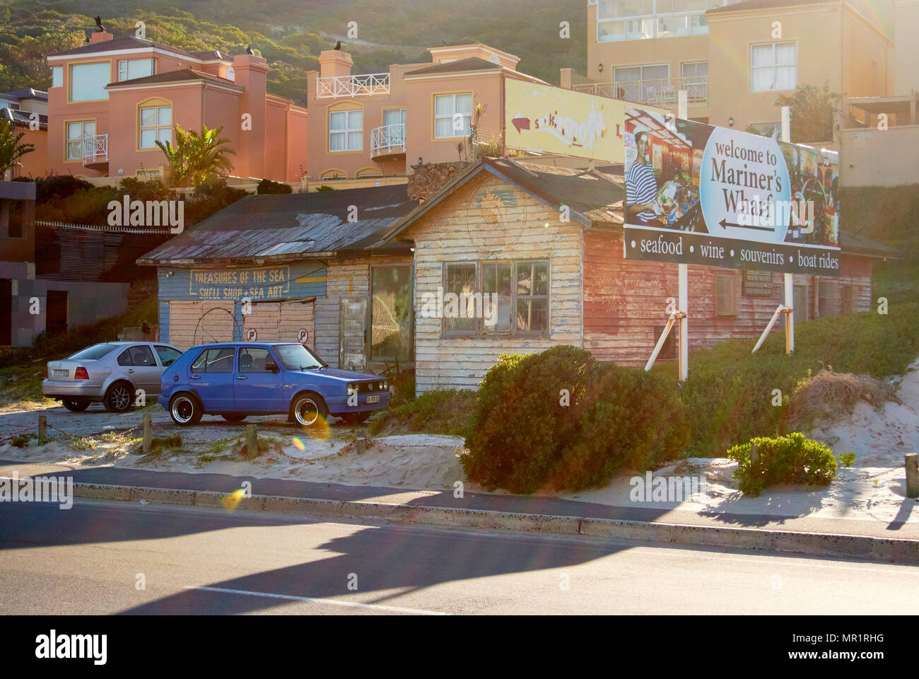 Hout Bay (: Afrikaans Houtbaai, il significato di "Wood Bay') è una cittadina nei pressi di Città del Capo, Sud Africa situato in una valle sulla costa atlantica del capo pe Foto Stock