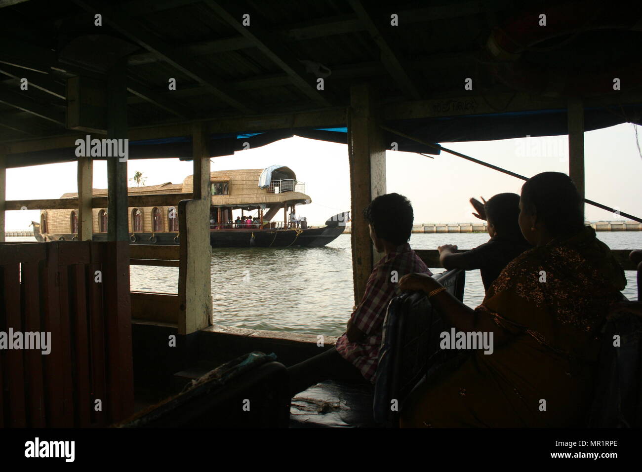 Traghetto locale su Backwaters del Kerala, India Foto Stock