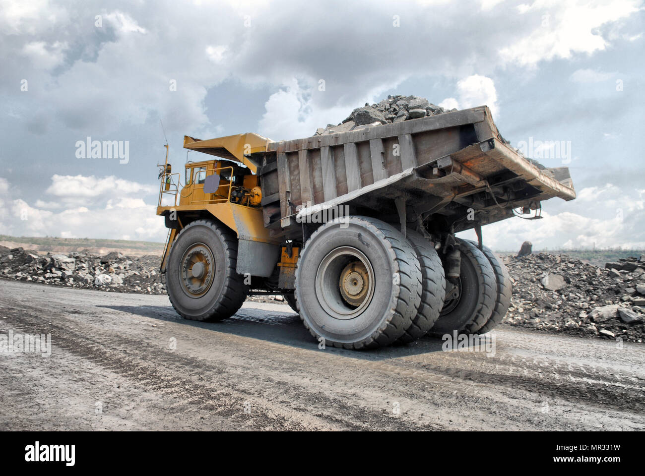 Grande carrello di trasporto del minerale di ferro in carriera Foto Stock