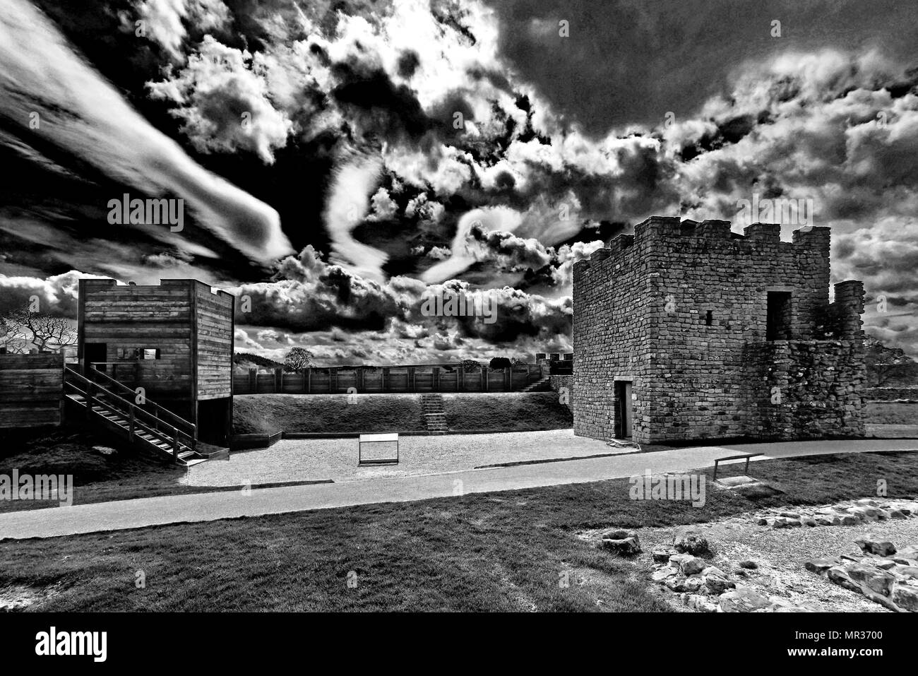 Vindolanda Roman Fort e Museo Northumberland fort ricostruito e la torre Foto Stock