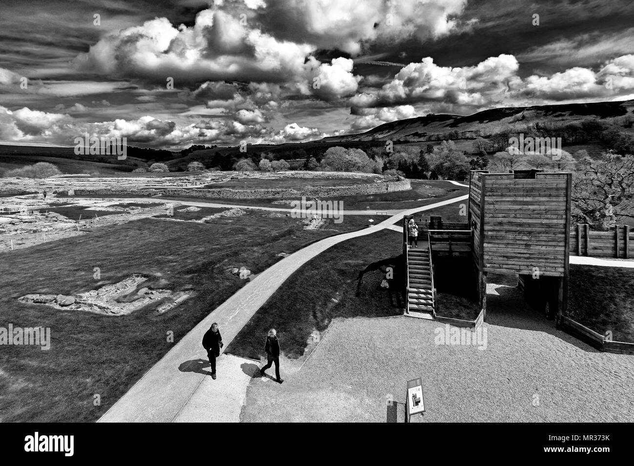 Vindolanda Roman Fort e Museo Northumberland fort ricostruito e la torre Foto Stock