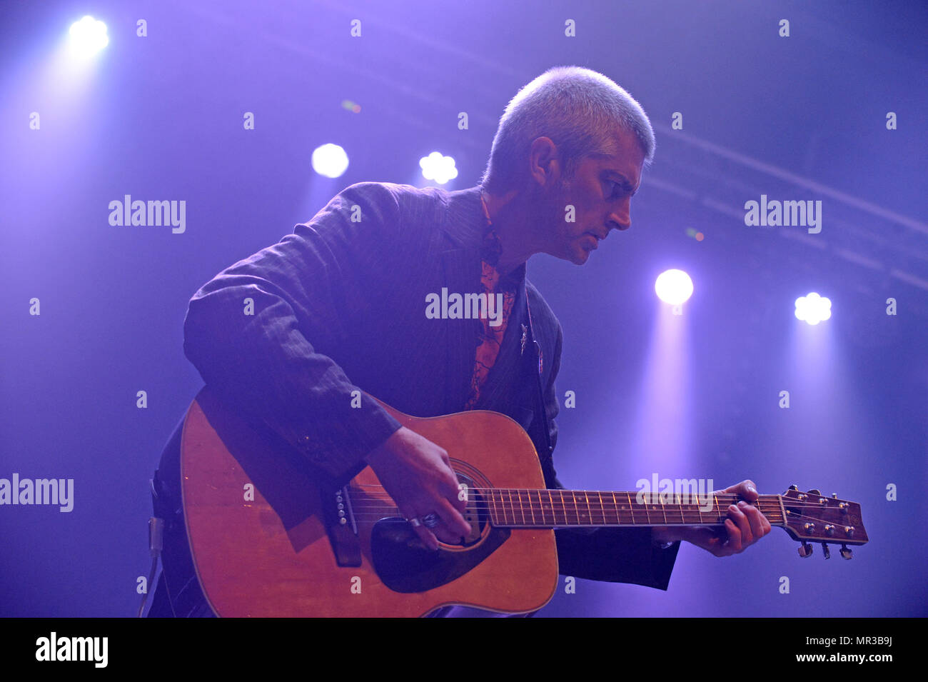 Shooglenifty sono una scozzese di Edimburgo-in base a sei pezzo Celtic fusion band, che tour internazionale. Foto Stock
