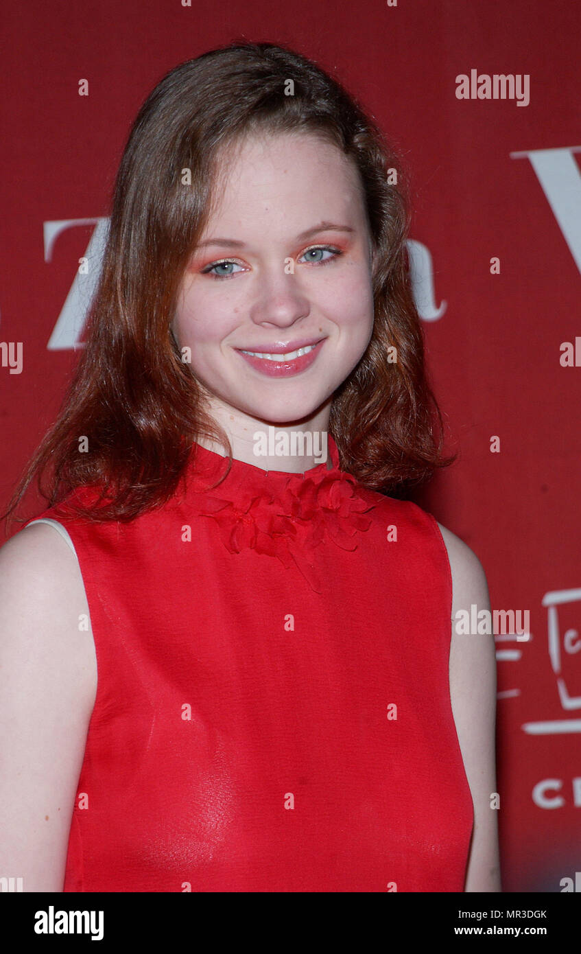 Thora Birch che arrivano al Cedar Sinai Valentine's Ball annuali di raccolta fondi presso il Beverly Hills Hotel di Los Angeles. Febbraio 13, 2002. BirchThora01 Red Carpet Event, verticale, STATI UNITI D'AMERICA, industria cinematografica, celebrità, fotografia, Bestof, arte cultura e intrattenimento, Topix celebrità moda / Verticale, meglio di, evento nella vita di Hollywood - California, moquette rossa e dietro le quinte, USA, industria cinematografica, celebrità, movie celebrità, personaggi televisivi, musica celebrità, fotografia, Bestof, arte cultura e intrattenimento, Topix, headshot, verticale, una persona, dall'anno , 2002, inchiesta tsuni@GA Foto Stock