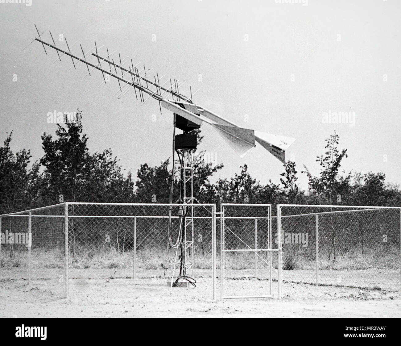 Fotografia di un'antenna direzionale per la comunicazione con il Manned Orbiting satelliti utilizzati nel programma spaziale americano. La stazione della NASA, Nigeria. In data xx secolo Foto Stock