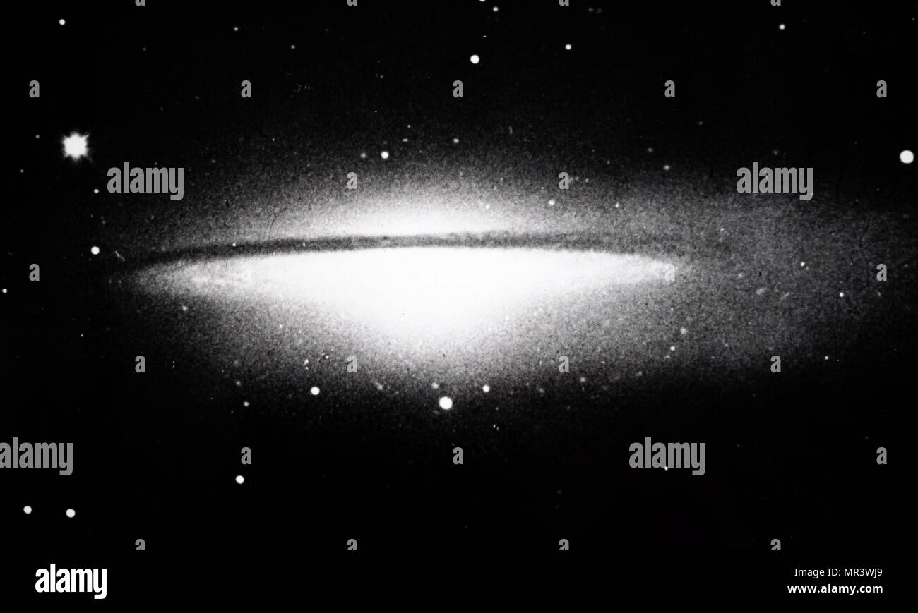 Fotografia di una galassia a spirale in coma bernices visto di spigolo che mostra un piano centrale di oscurare la questione. Fotografato da James Edward Keeler con il Crossley 36 pollici riflettore a leccare Osservatorio. James Edward Keeler (1857-1900) un astronomo americano. In data xx secolo Foto Stock